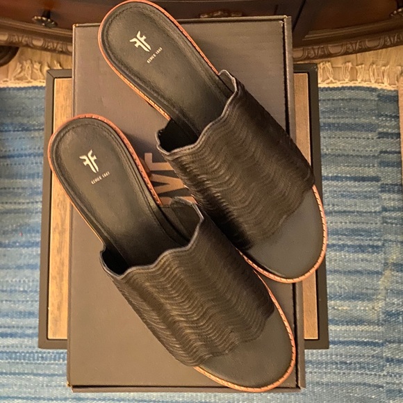 Frye Cindy Wave Mule - Picture 3 of 3